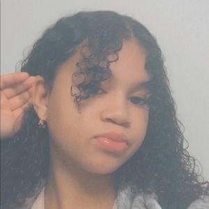 Meet your Posher, Sariomi